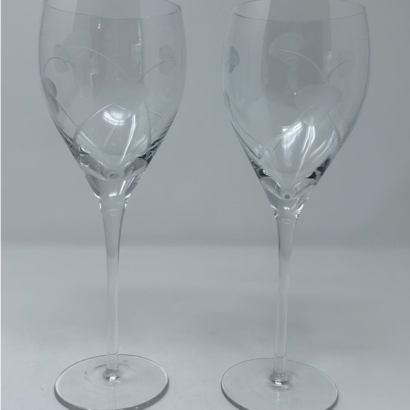 Etched Leaves‎ Long Stem Wine Glasses Set of 2 9" Tall x 2 3/4" Wide - Picture 1 of 8